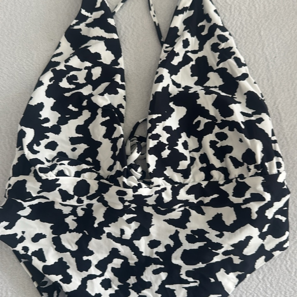 Maaji Womens Safari One Piece, Size Medium , $178 - Picture 7 of 11
